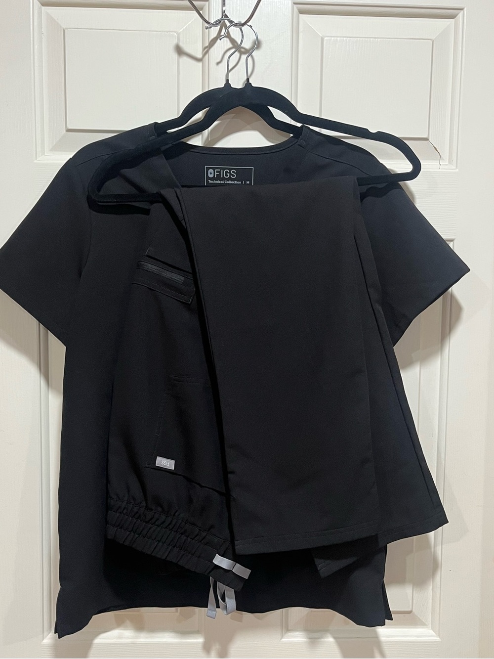 Figs Womens Black Catarina Top & HW Dowa Scrub Pants in size MEDIUM